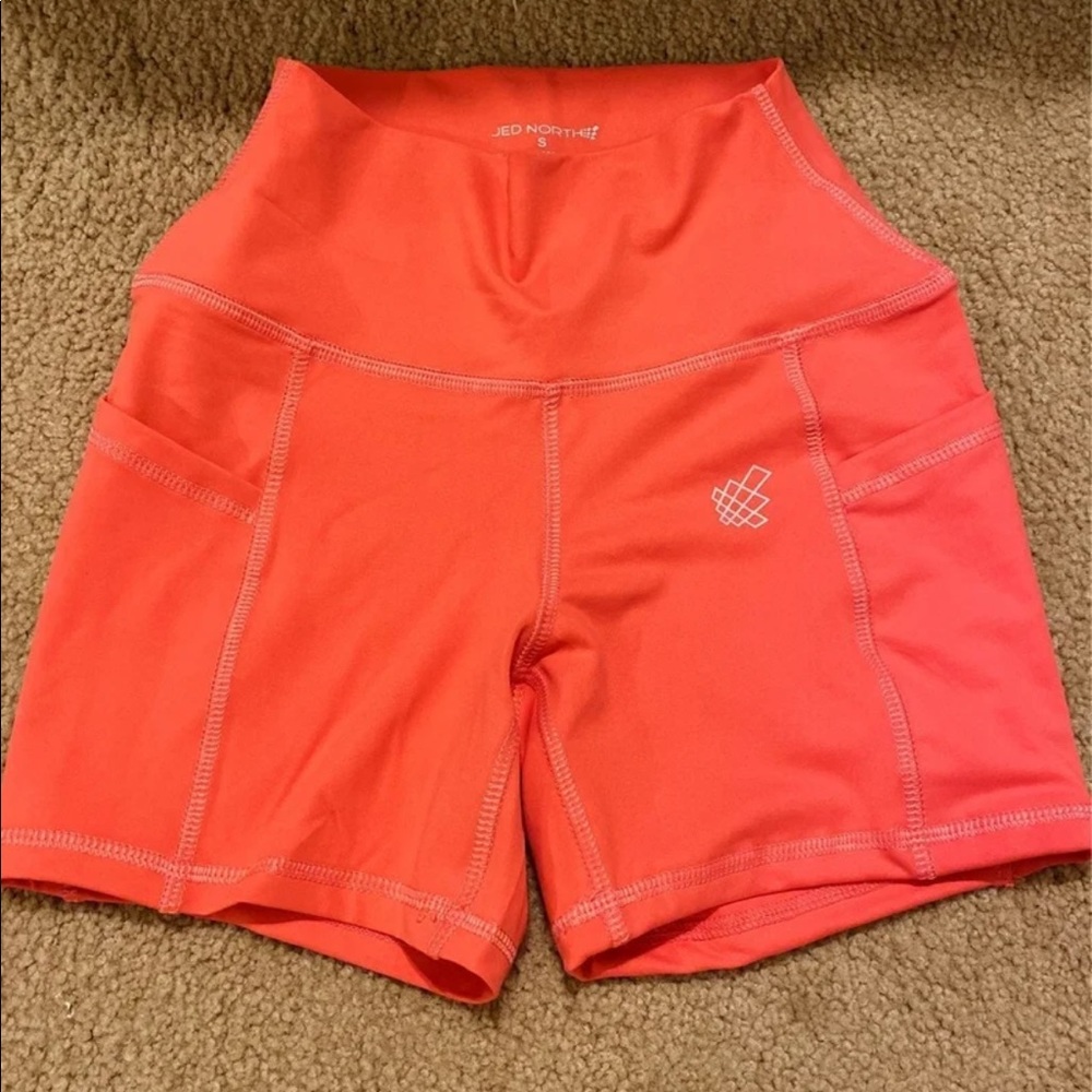 NWOT Jed North Coral Shorts sz Small.